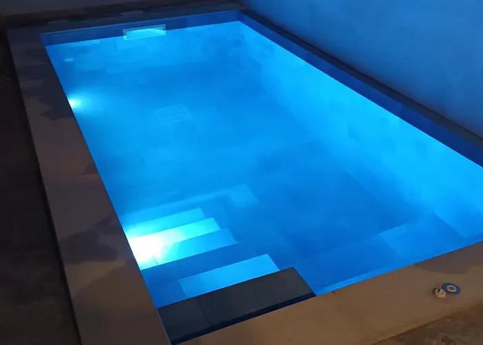 Semesterbostad Twins House Pool 2