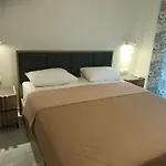Twins House Pool 2 *
