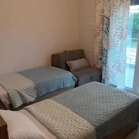 Twins House Pool 2 *