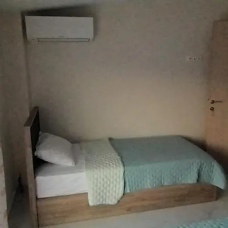 Twins House Pool 2 *