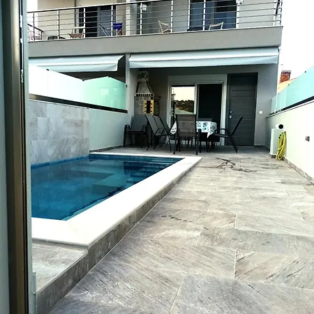 Twins House Pool 2 Feriehus *