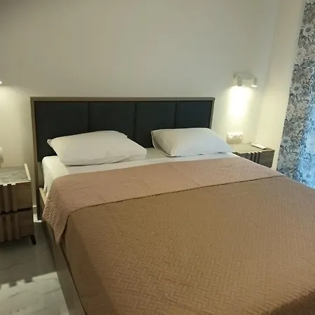 Twins House Pool 2 *