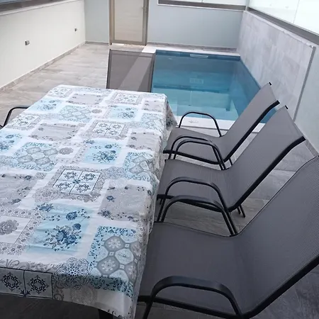 Twins House Pool 2 Feriehus